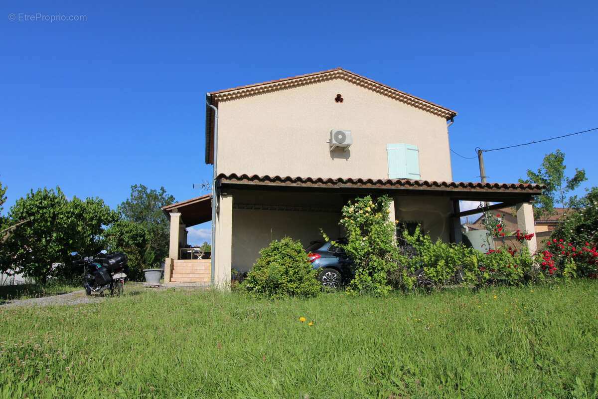 Maison à SAINT-JULIEN-LES-ROSIERS