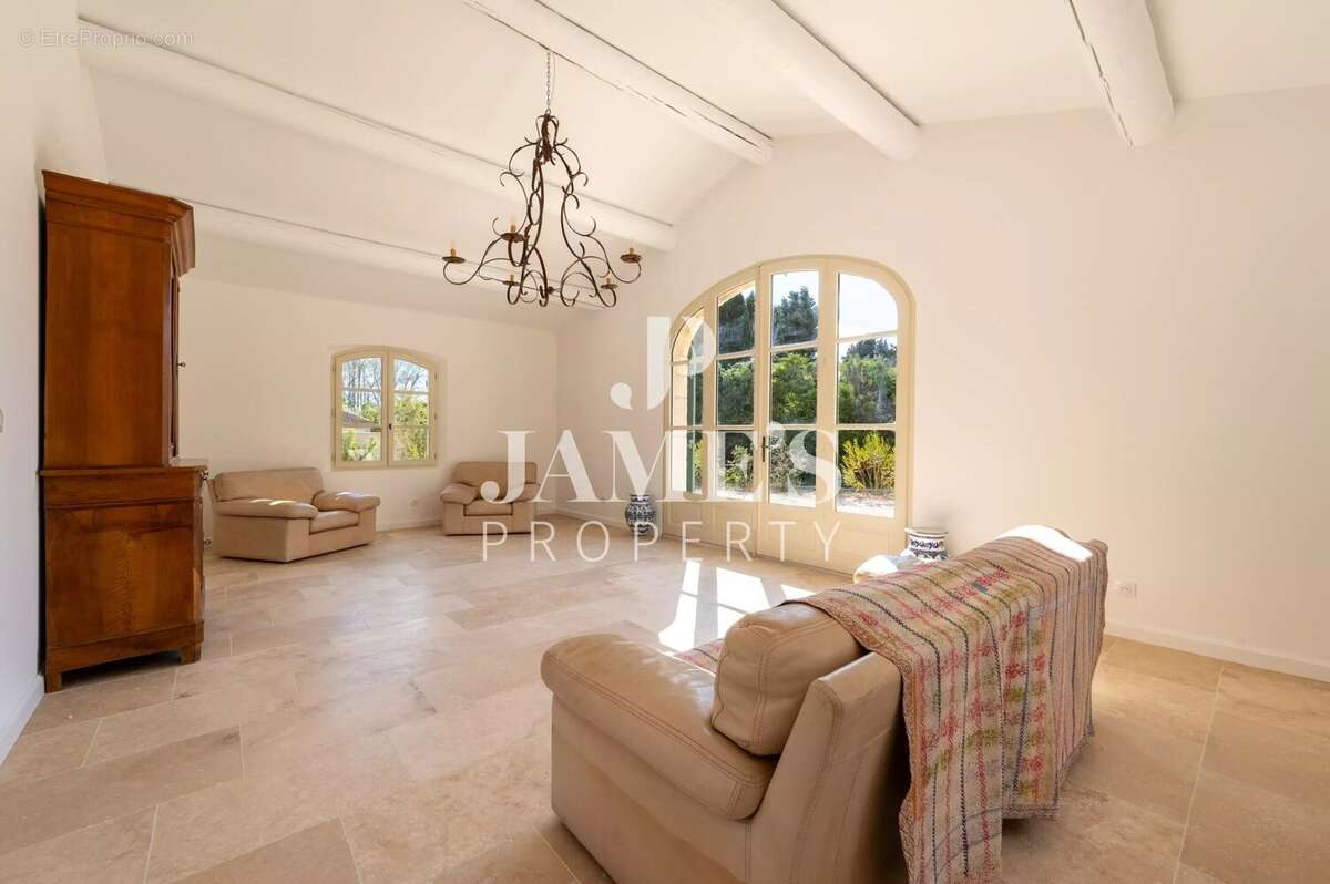 Maison 147 m² à Maussane-Les-Alpilles  - photo 6