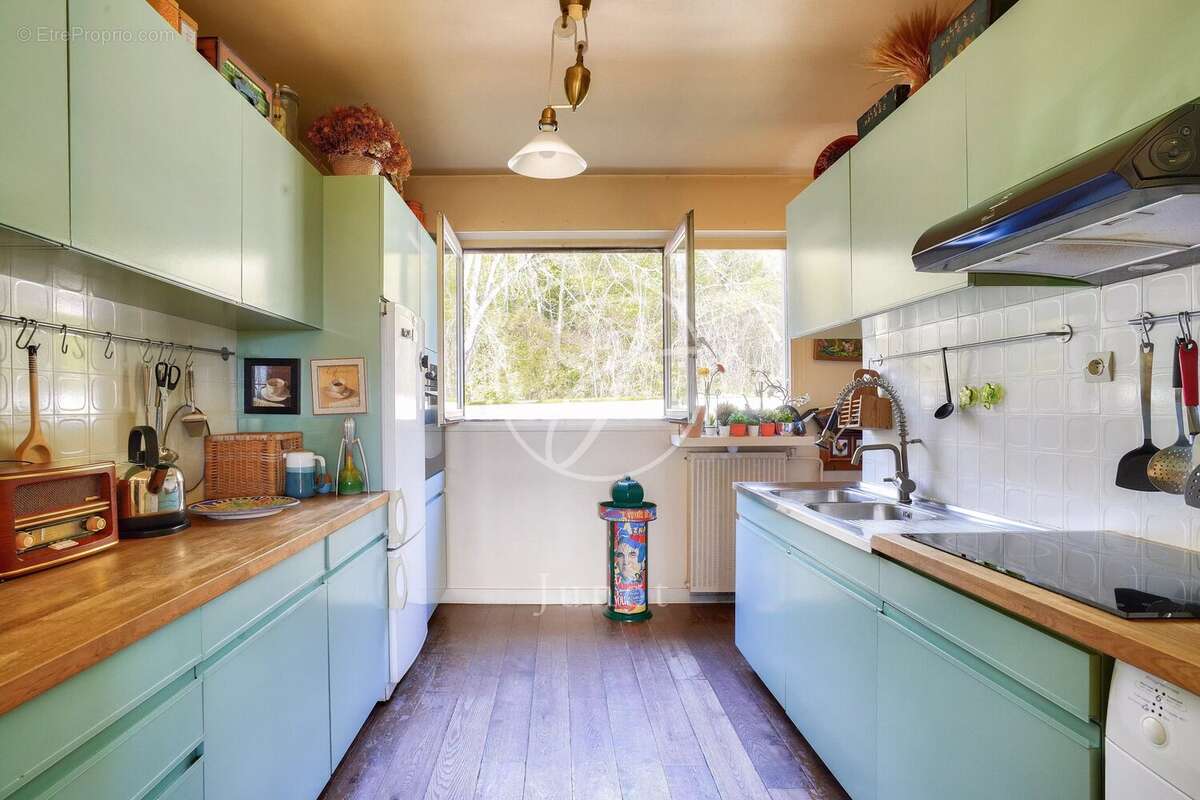 Appartement à LE MESNIL-LE-ROI