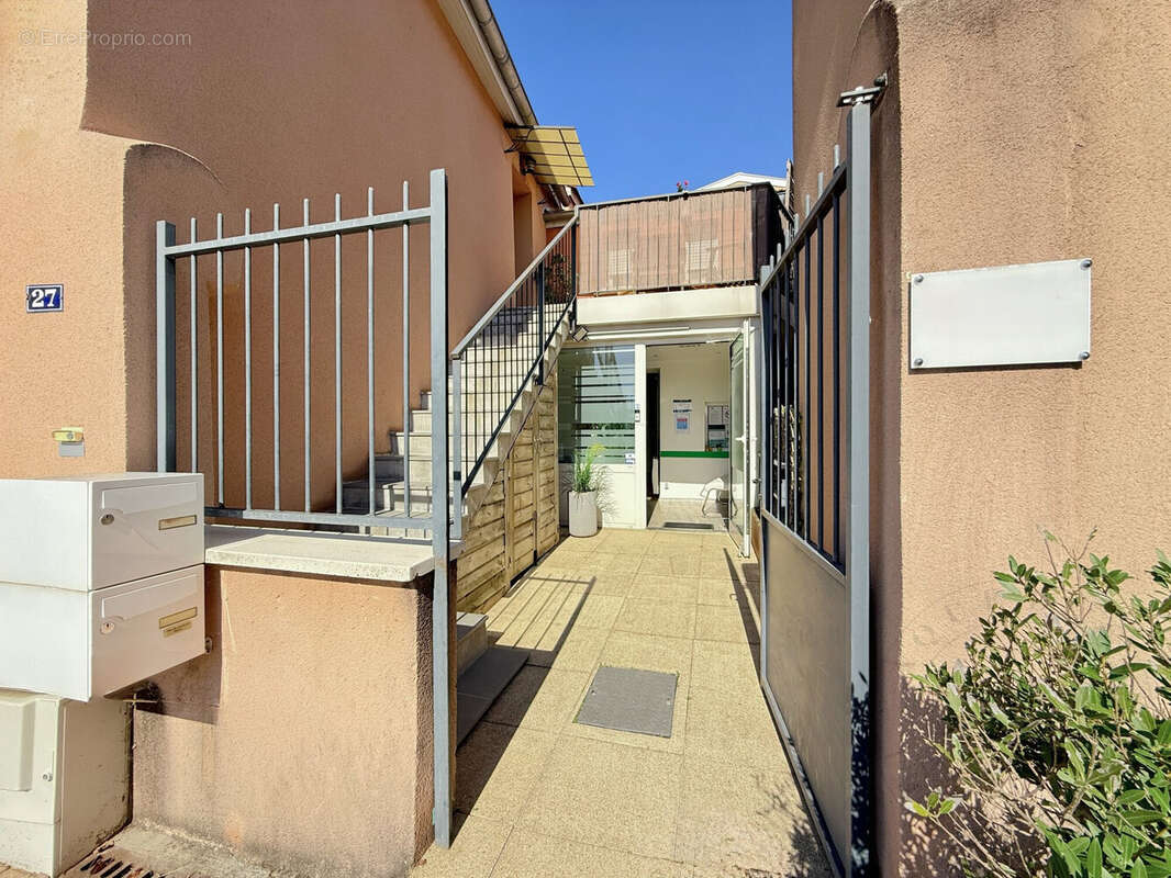 Commerce à CHAPONOST