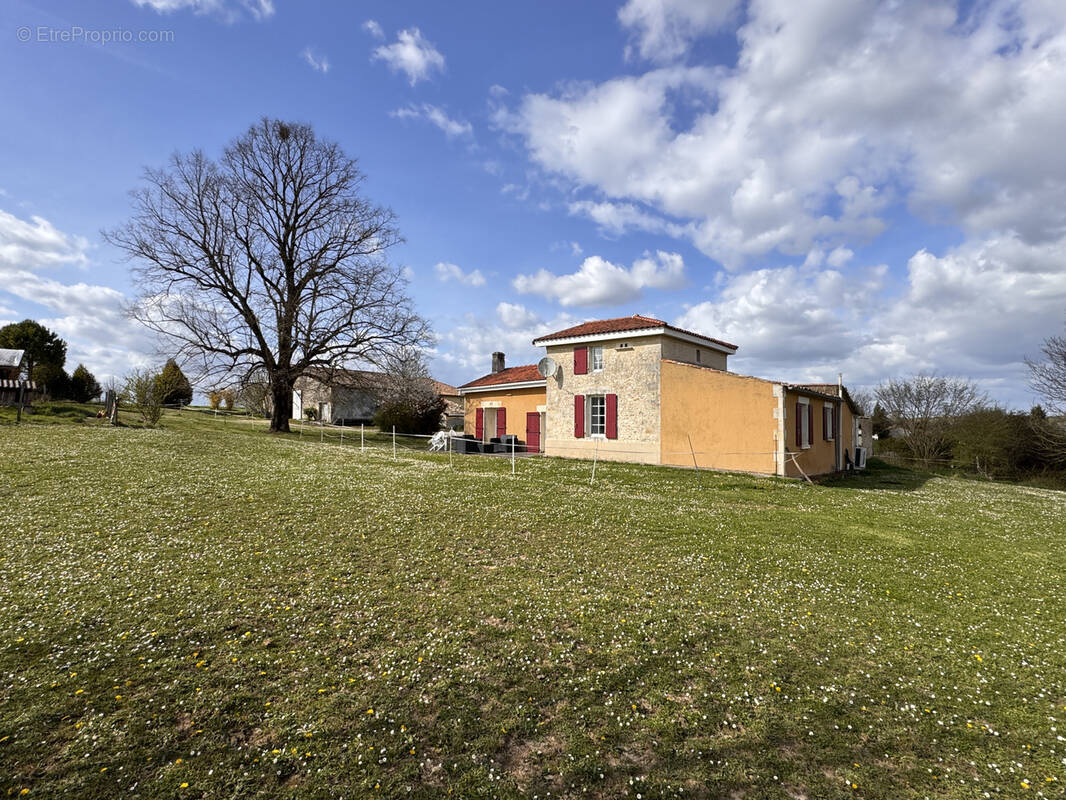Maison à BAIGNES-SAINTE-RADEGONDE