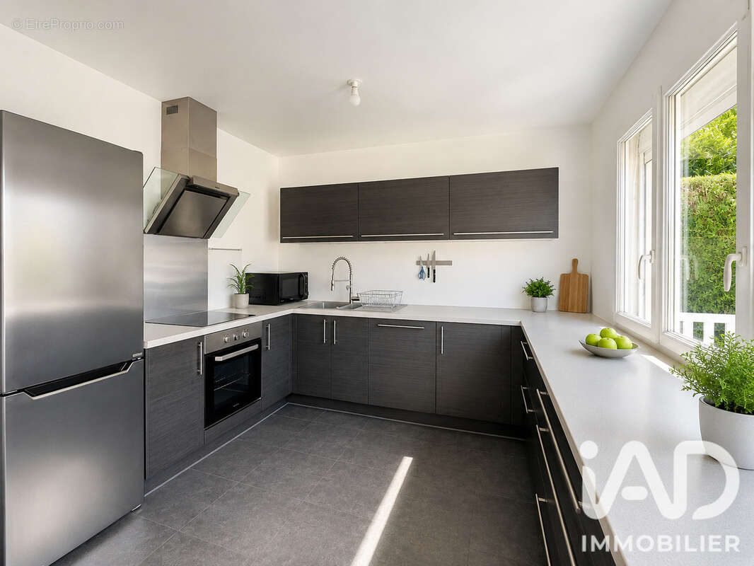 Appartement 64 m² à D'huison-Longueville  - photo 2