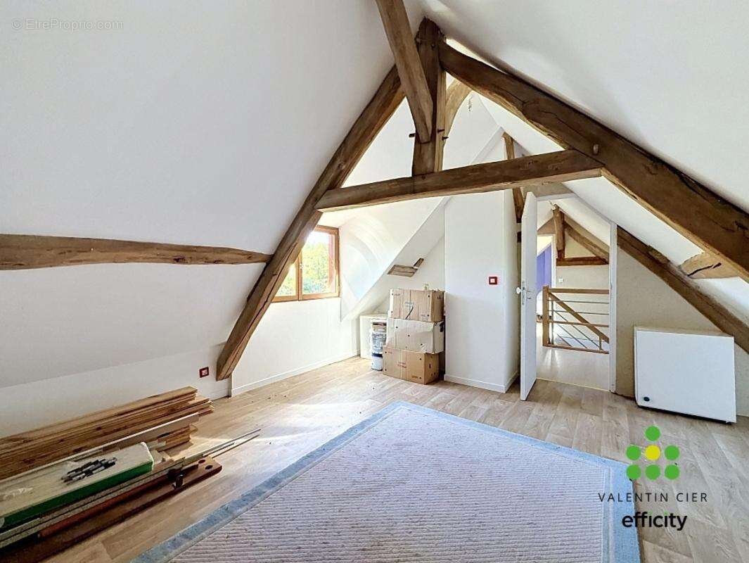 Maison à AUNAY-SOUS-CRECY