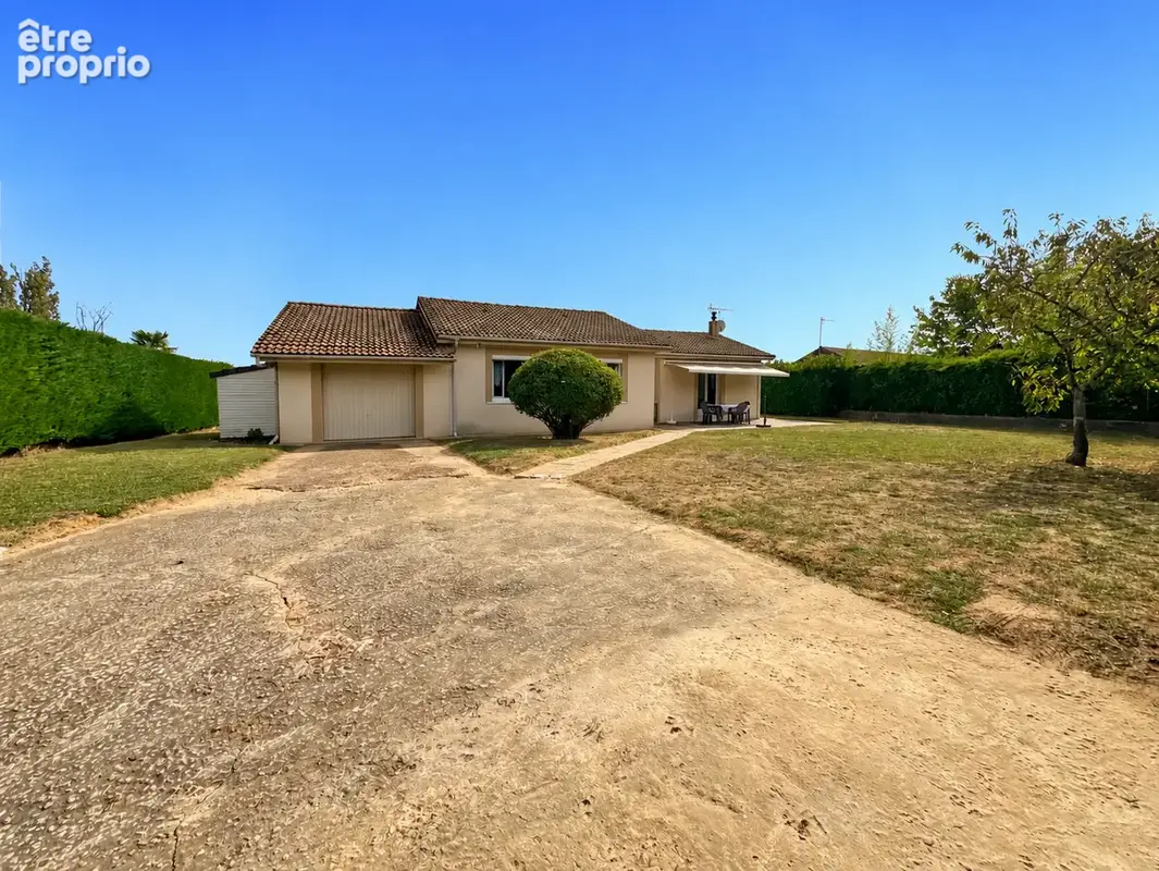 Sainte-euphémie   plain-pied   3 chambres   terrain 1 065 m2 - photo 1
