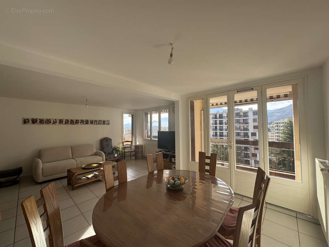 Appartement à MEYLAN