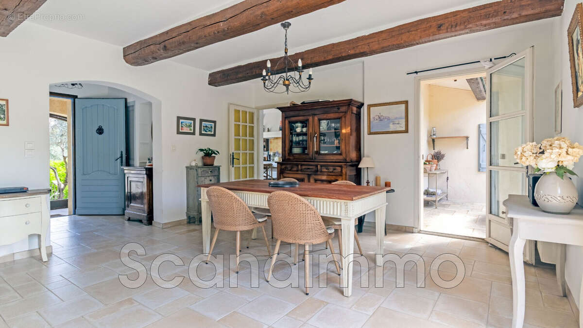 Maison à ROQUEBRUNE-SUR-ARGENS