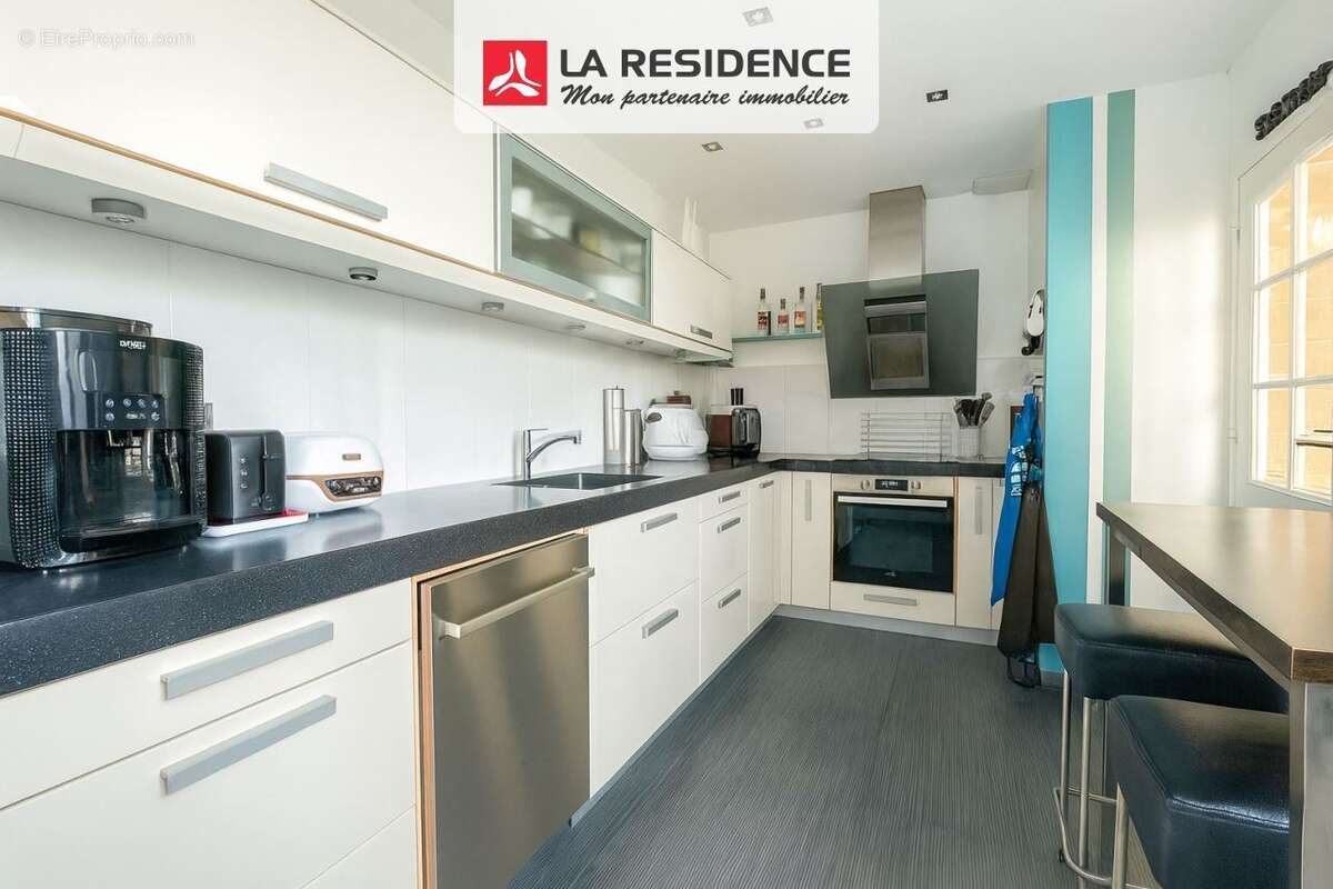 Maison à LE MESNIL-SAINT-DENIS