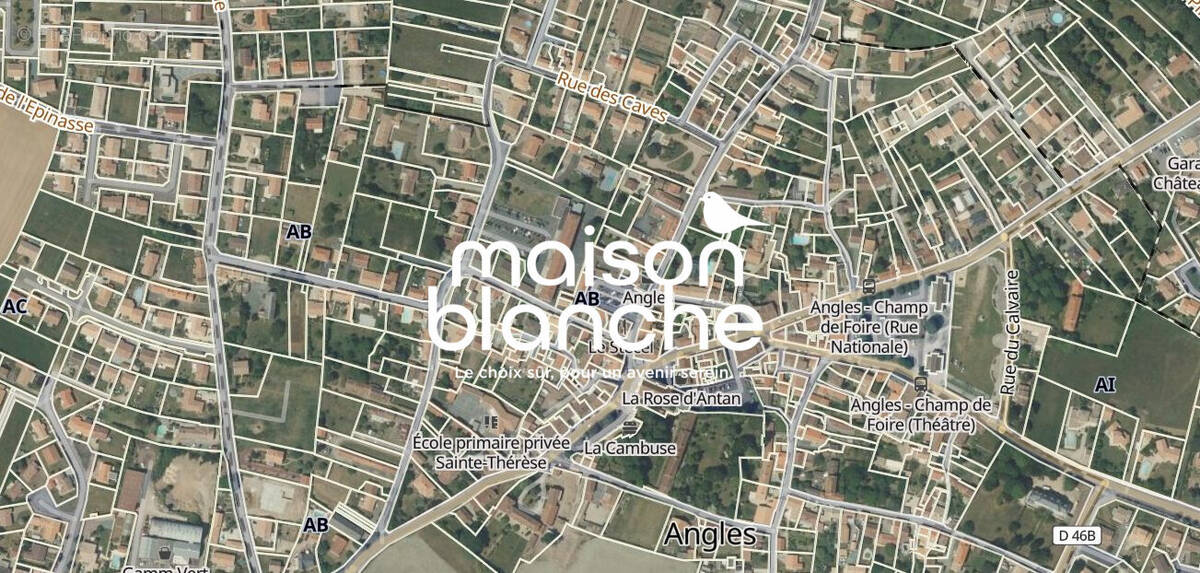 Terrain à ANGLES