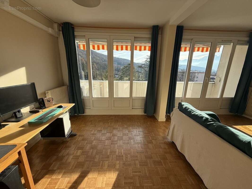 Appartement à SAINT-MARTIN-D&#039;HERES