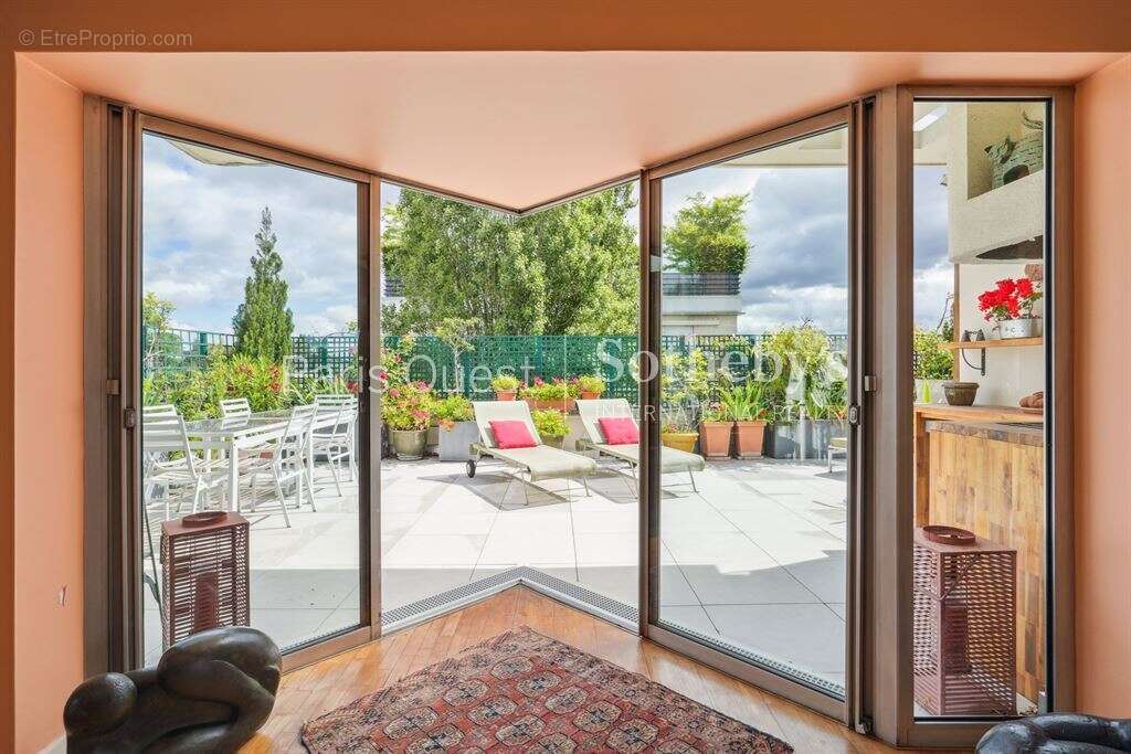 Appartement à NEUILLY-SUR-SEINE