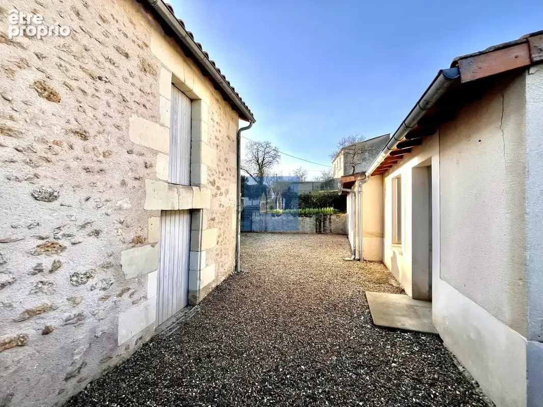 MONTREUIL-BELLAY (49) Maison de village avec vue sur Montreuil Bellay (1 à 2 CH) - photo 2