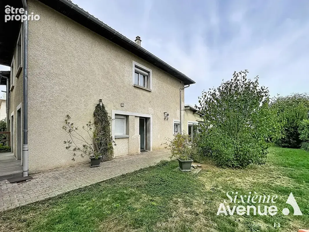 Maison Communay 7 pièces - 4 chambres - 226 m² habitables sur terrain de 1163 m² - photo 18