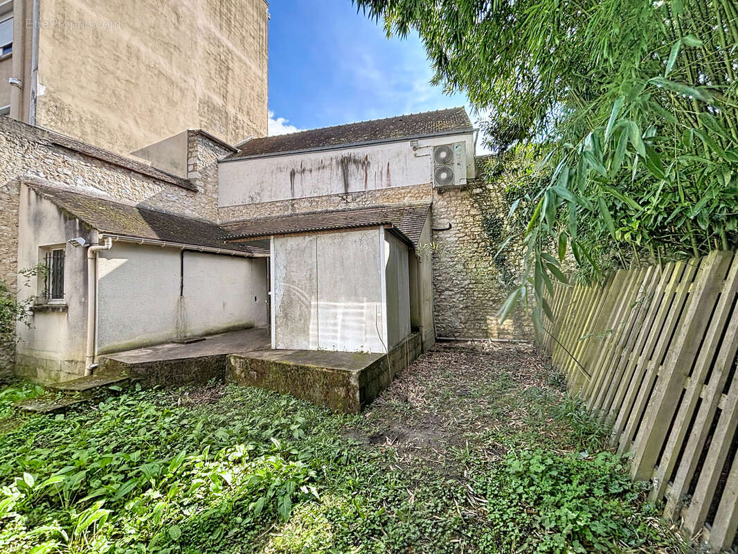 Commerce à FONTAINEBLEAU