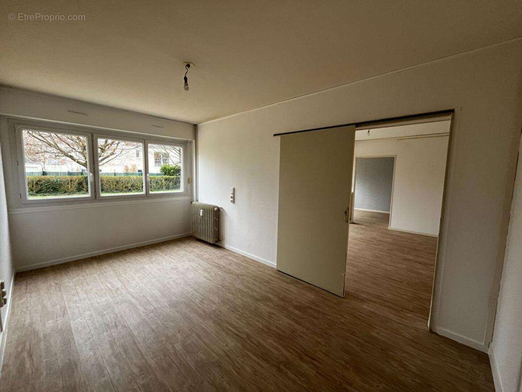 Appartement à LES PONTS-DE-CE
