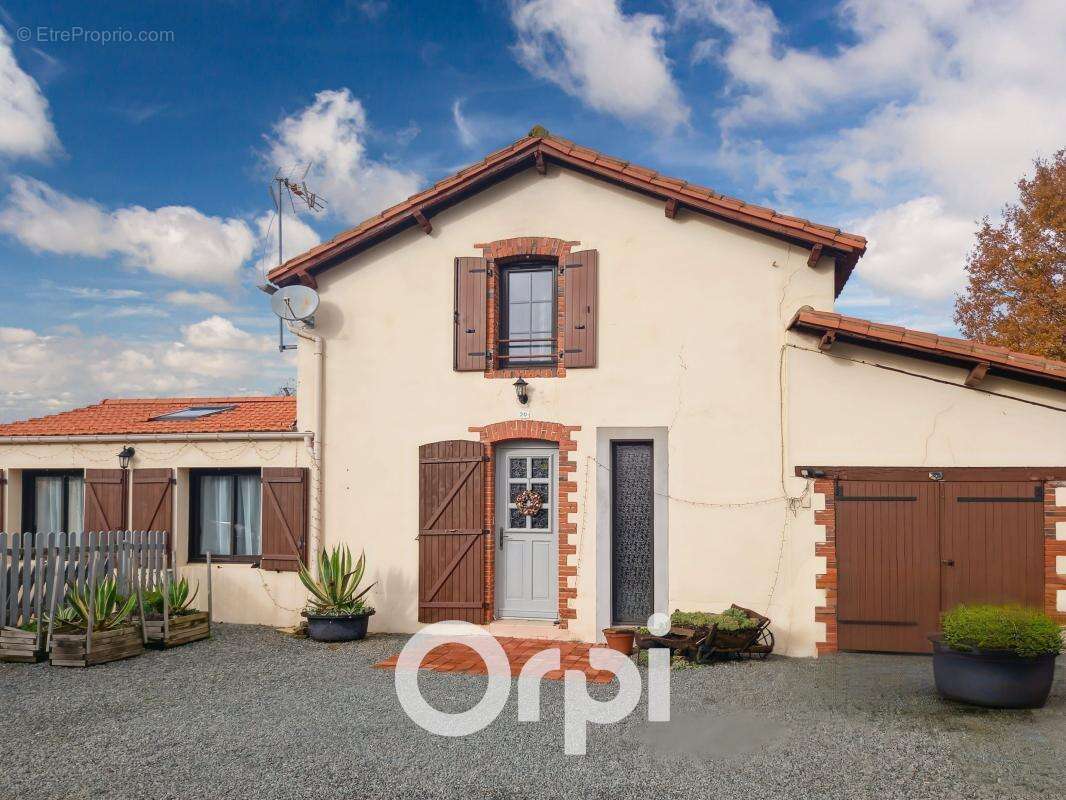 Maison à SAINT-DENIS-LA-CHEVASSE