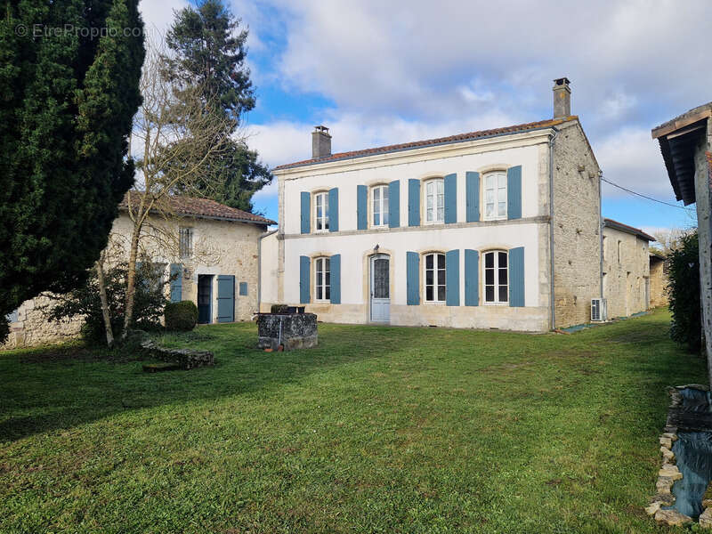 Maison à SAINT-SAVINIEN