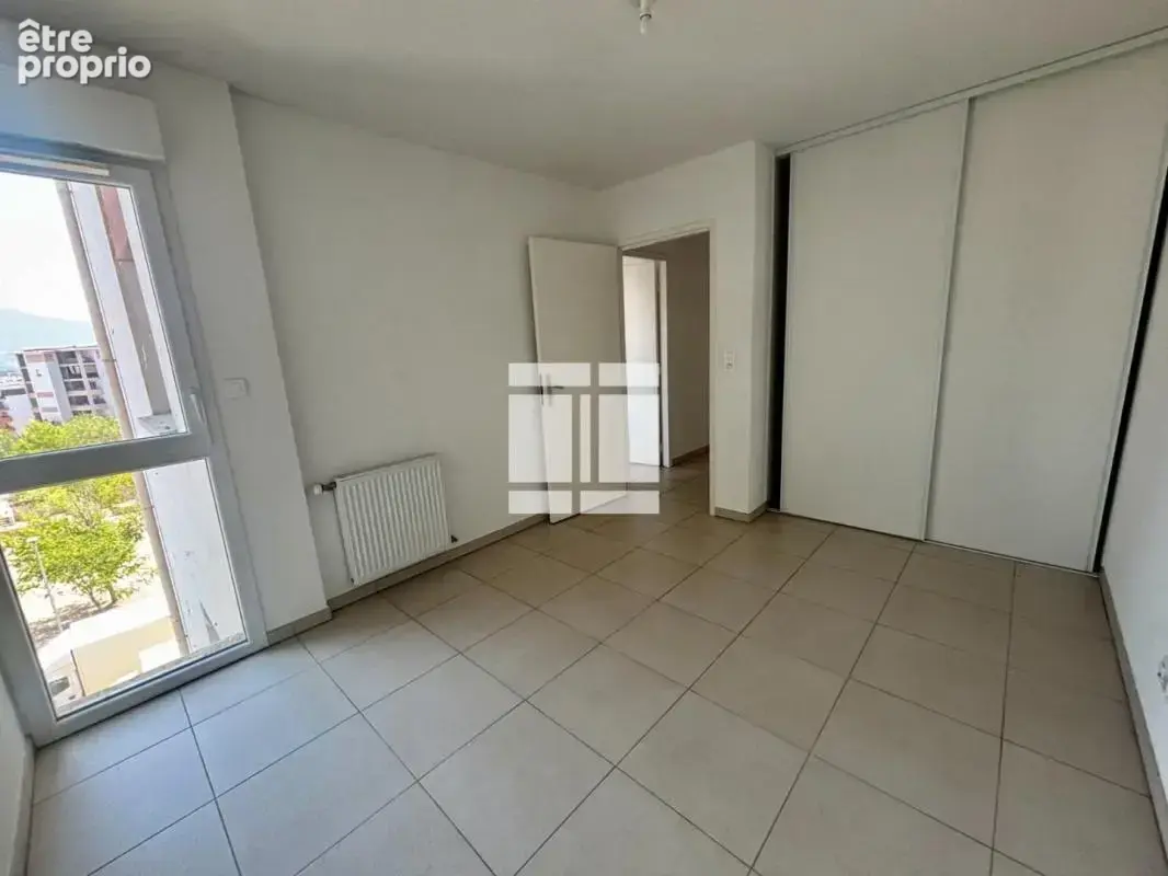 F4 de 80 m² avec terrasse, climatisation, 2 parkings privatifs, étage élevé - photo 8
