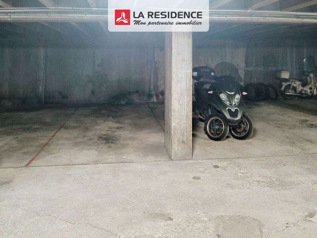 Parking 36 m² à Paris-16e  - photo 3