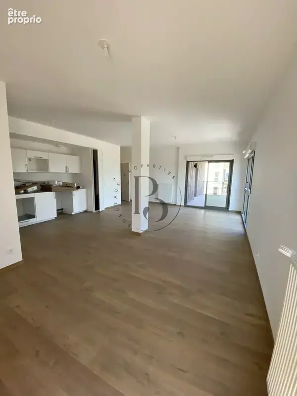 BORDEAUX QUAI DE BRIENNE - Appartement vue Garonne avec ascenseur, terrasse et 2 parkings - photo 4
