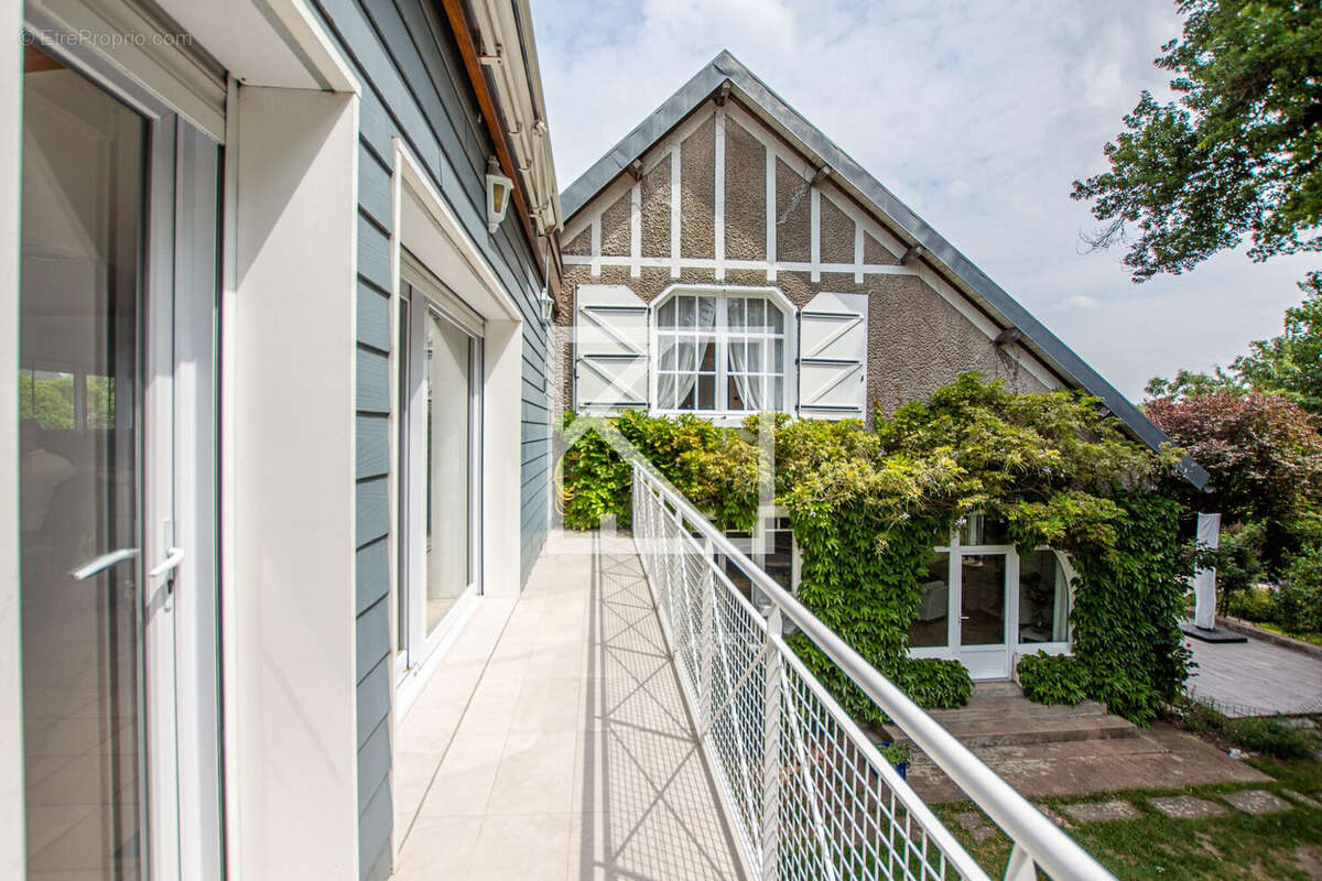 Maison à BRIOLLAY