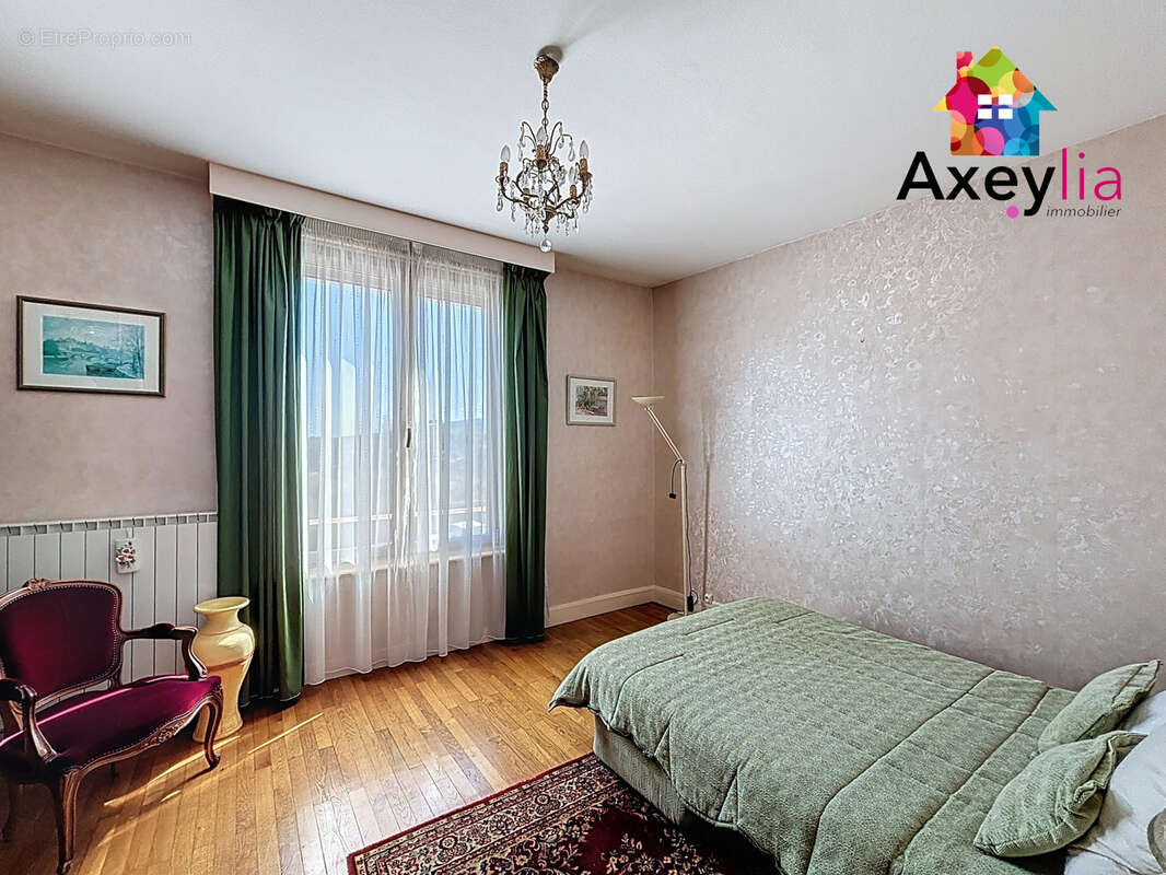 A vendre - renaison centre - maison de bourg, terrain, dependances et maisonette supplementaire - photo 6
