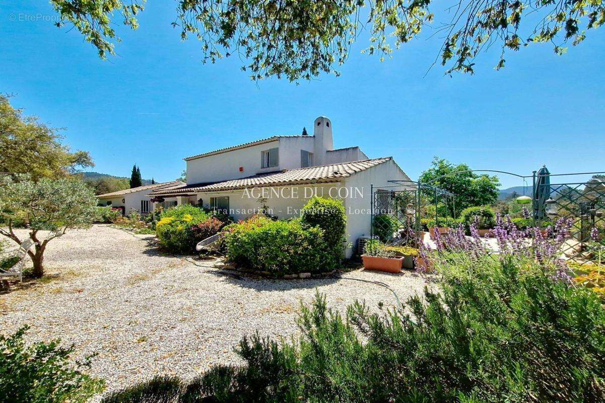 Maison à LE MUY
