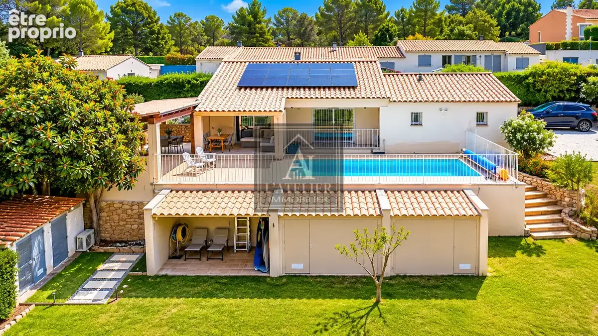 Maison de plain-pied d'une superficie de 136 m2 avec piscine sur une parcelle de 2000 m2 - photo 2