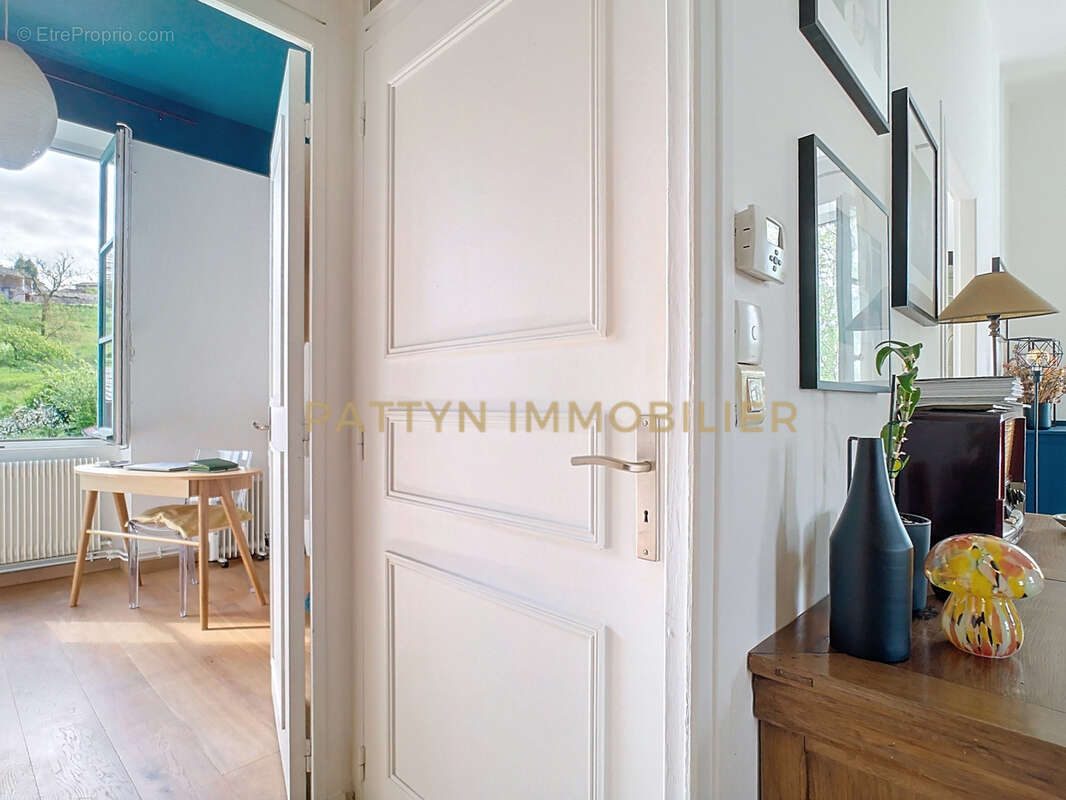 Appartement à NEUVILLE-SUR-SAONE