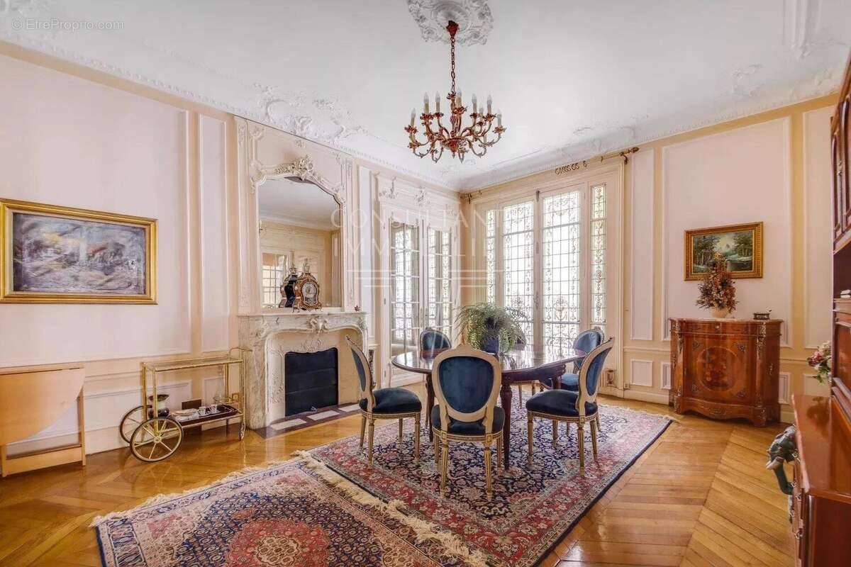 Appartement à PARIS-17E