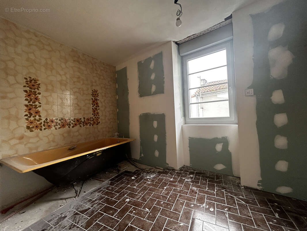 Maison à BAIGNES-SAINTE-RADEGONDE