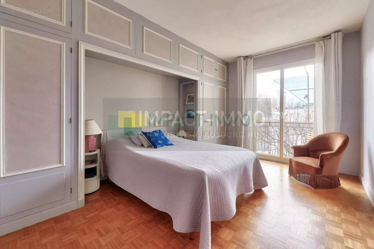 Appartement à COURBEVOIE