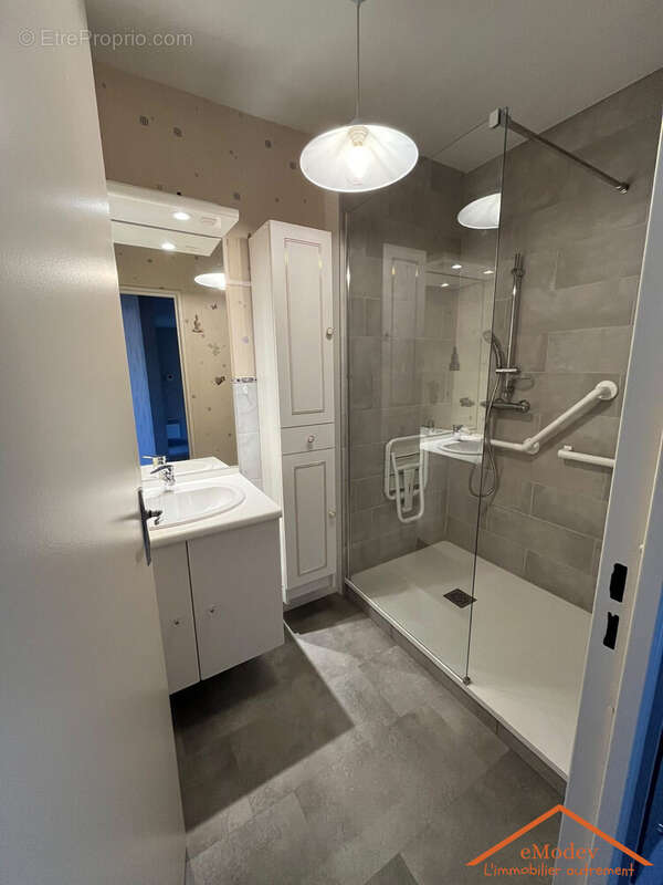 Appartement 82 m² à Golbey  - photo 7