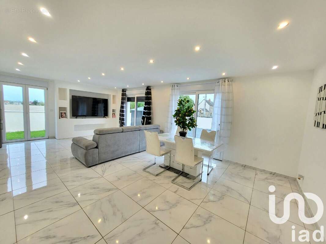 Photo 2 - Maison à CHATELLERAULT