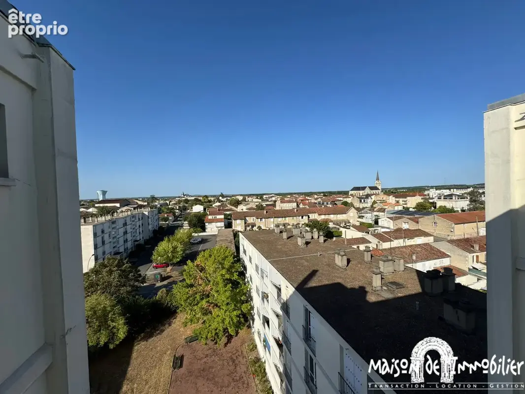 A vendre à COGNAC - Appartement en résidence - 4 pièces - 75m2 - Balcon, garage, parking et cave - photo 9