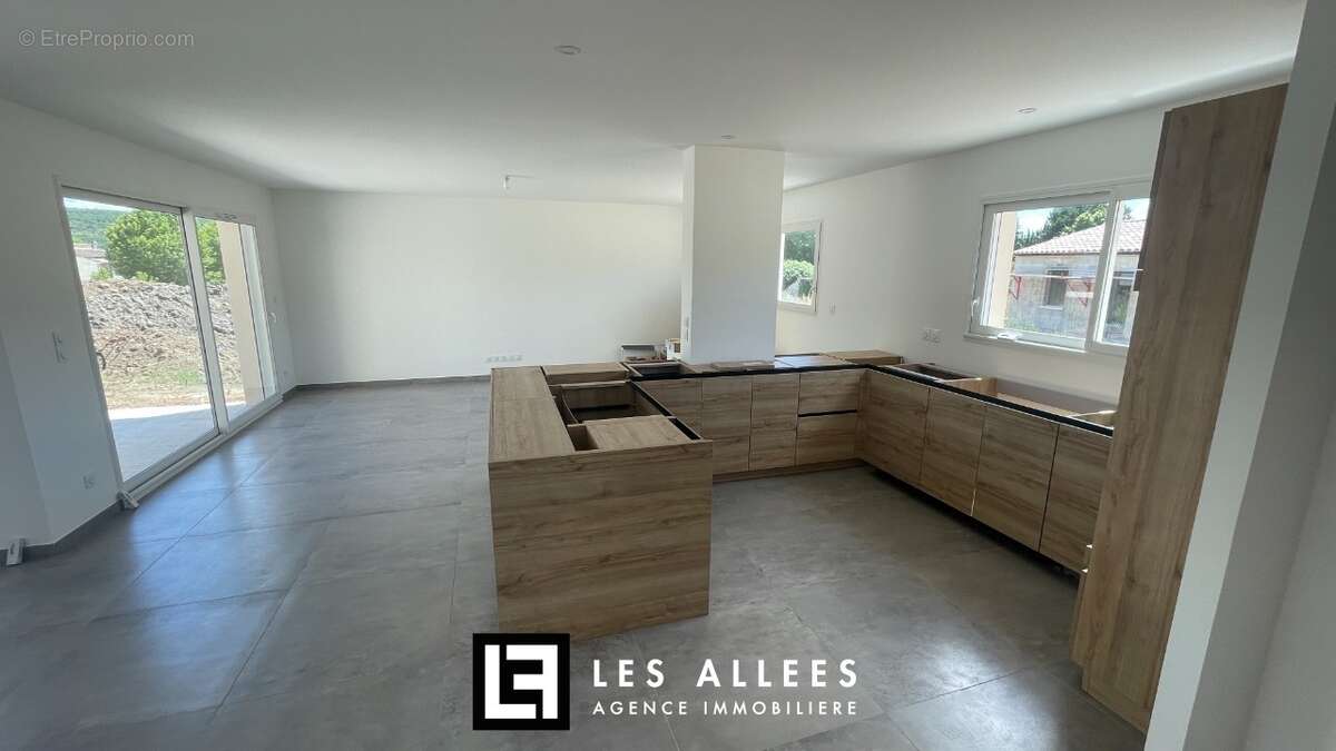 Maison à LES GRANGES-GONTARDES