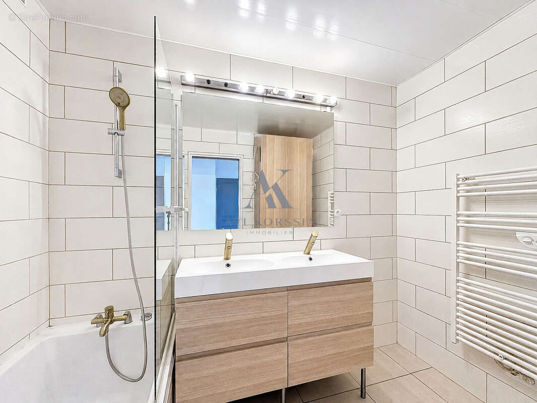 Décines-Charpieu   Appartement T4 95 m2 avec balcon et climatisation - photo 9