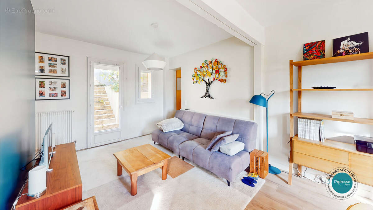 Maison à LE COUDRAY-MONTCEAUX