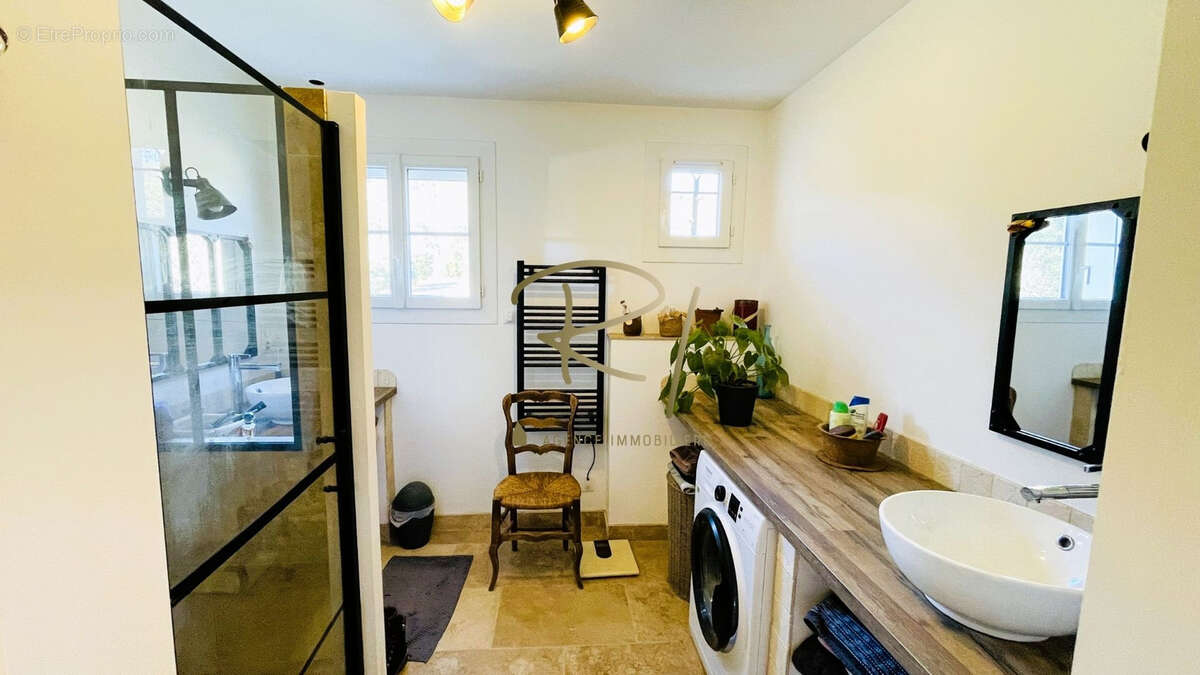 Maison à SAINT-SAUVEUR-DE-CRUZIERES