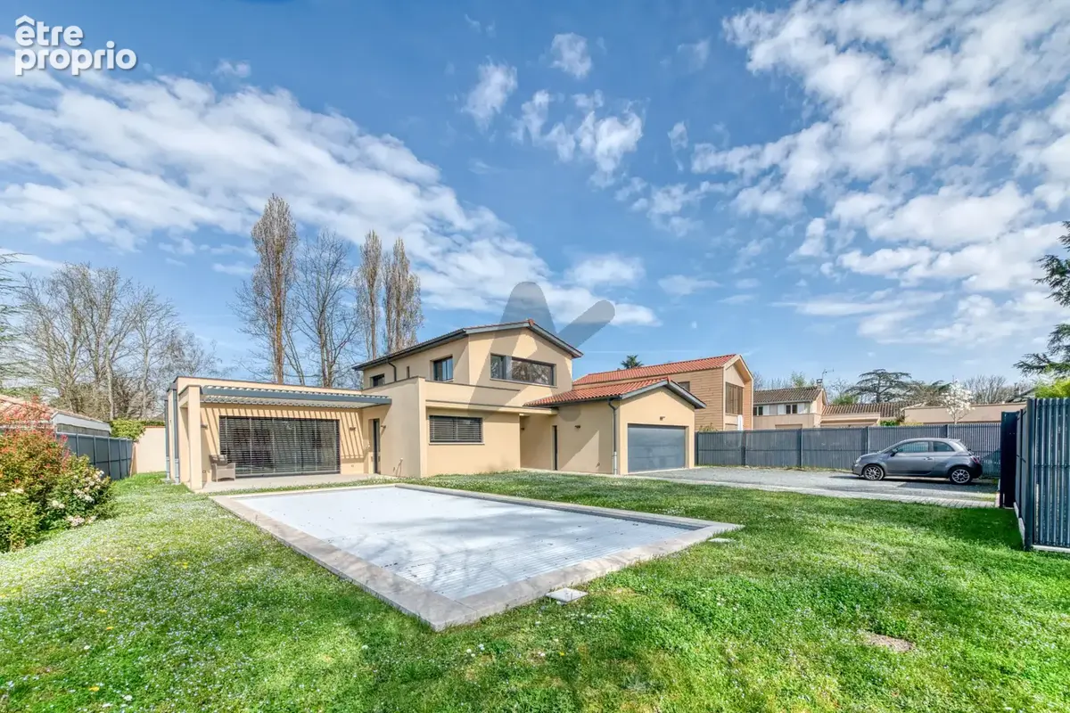 Ecully - Les Serres: Une maison contemporaine de 189m2, 5 chambres, terrasse, jardin, piscine et garage. - photo 18