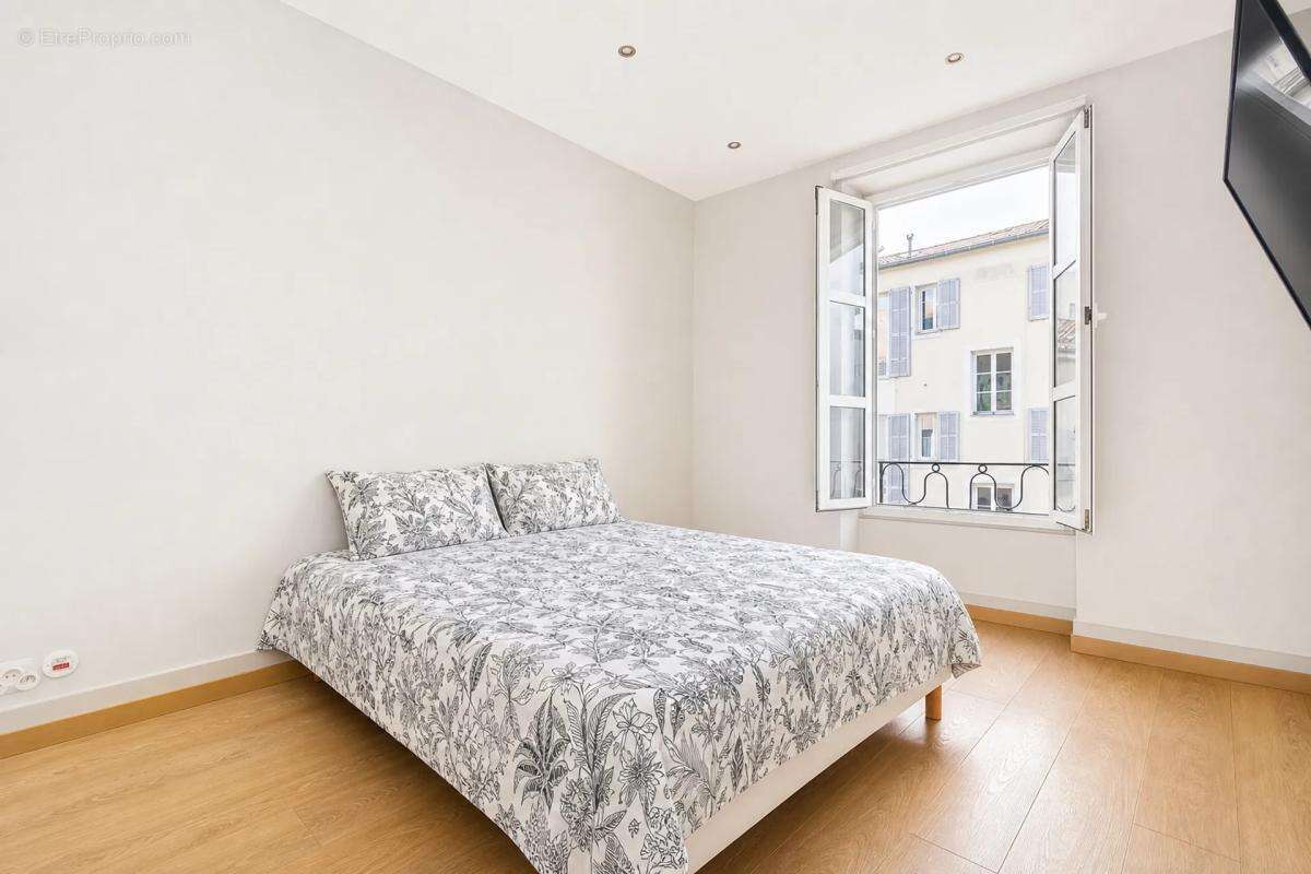 Appartement T2 lumineux avec potentiel à Nice - photo 5