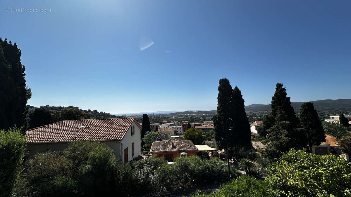 Appartement à BORMES-LES-MIMOSAS