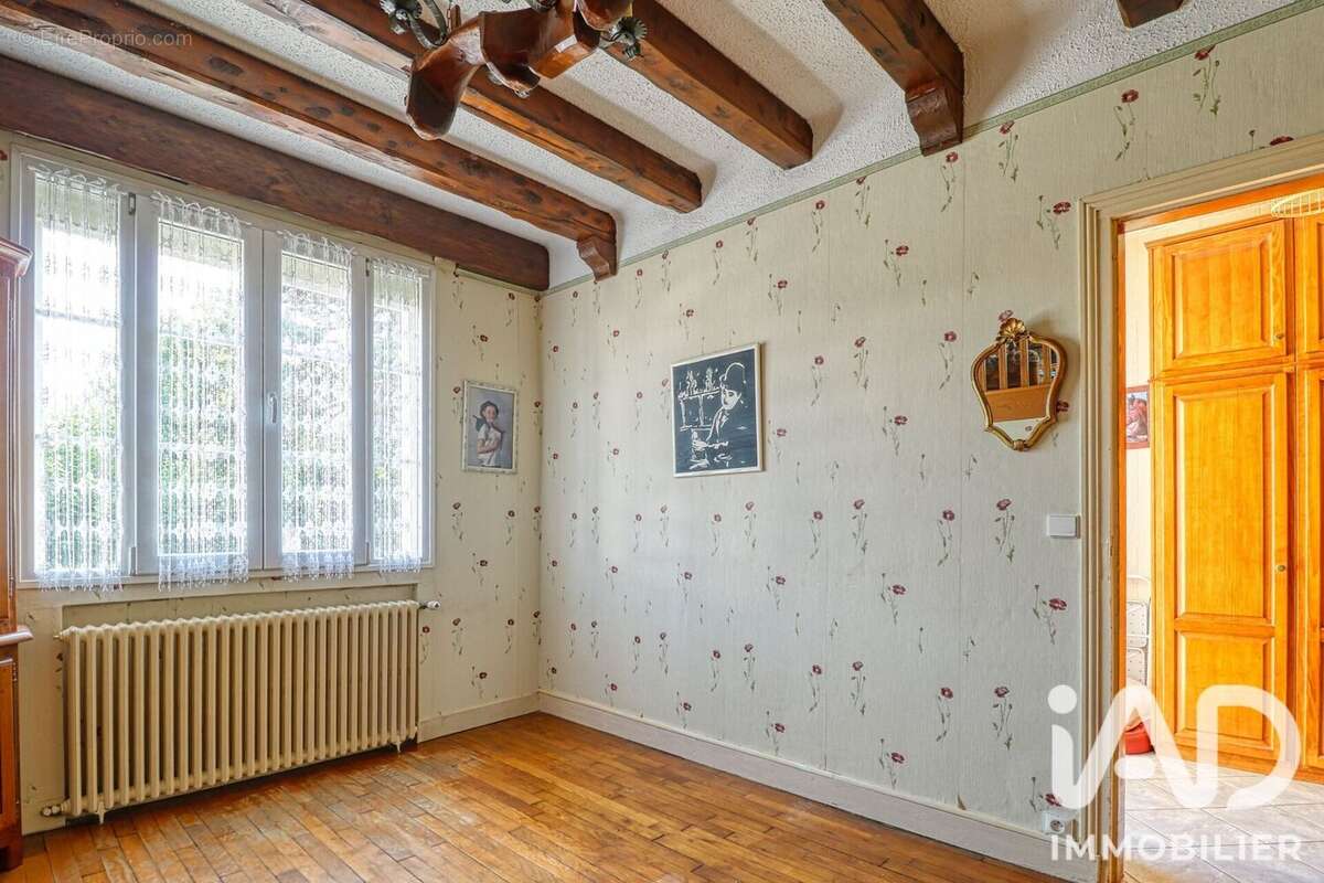 Maison 104 m² à Saint-Prix  - photo 5