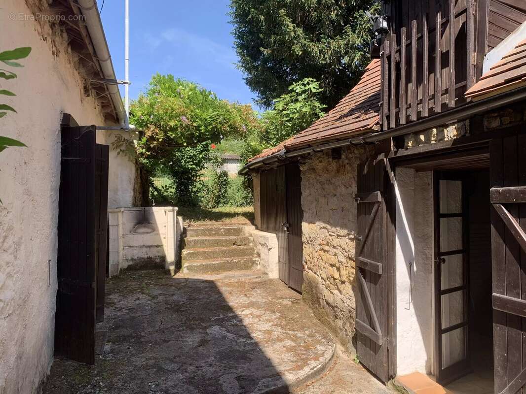 Près de Hautefort, Dordogne - Ensemble de deux petites maisons - photo 7