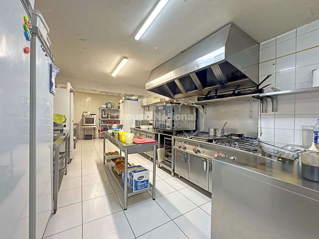 Commerce à GALLARGUES-LE-MONTUEUX