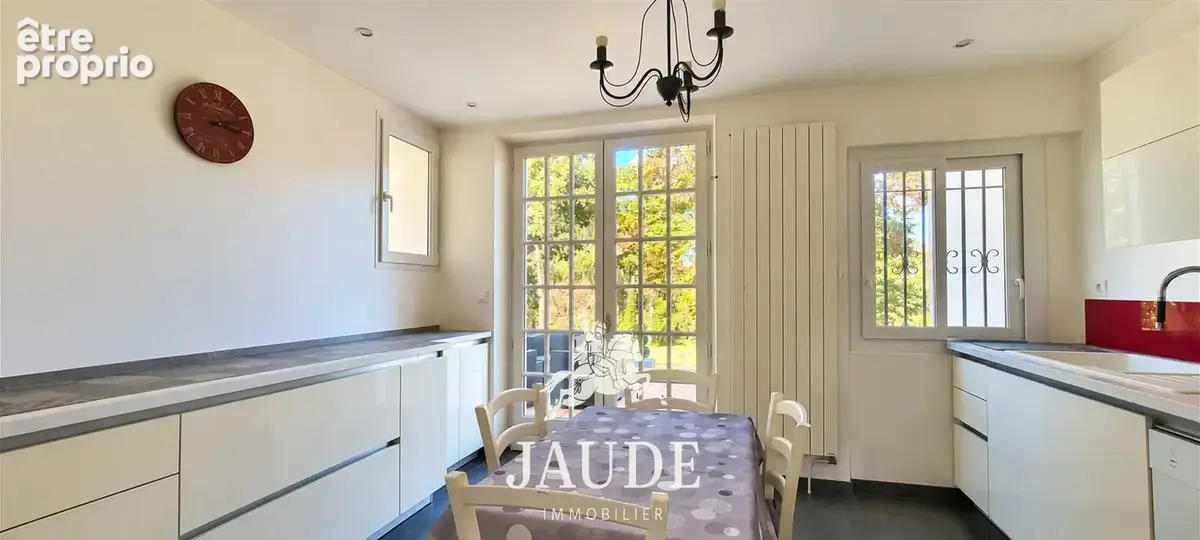 Élégante propriété en bord d’Allier, dans un parc de plus d’un hectare, 5 chambres et de nombreuses dépendance - photo 13