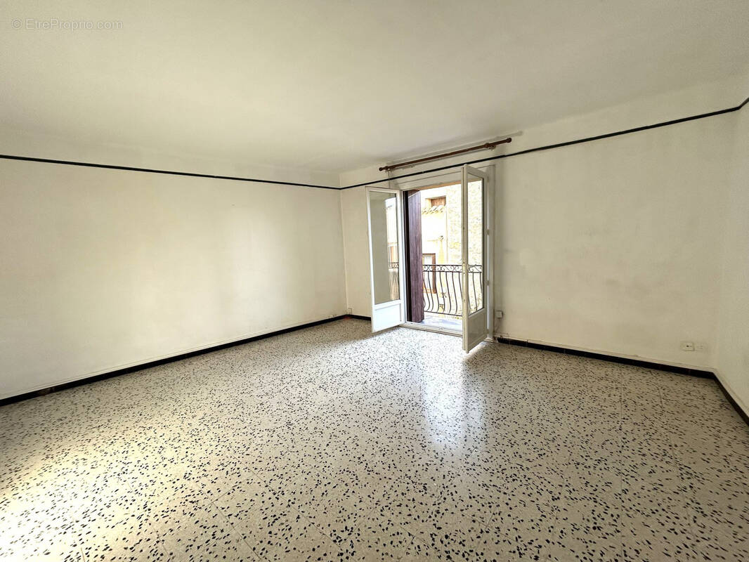 Maison à VIC-LA-GARDIOLE