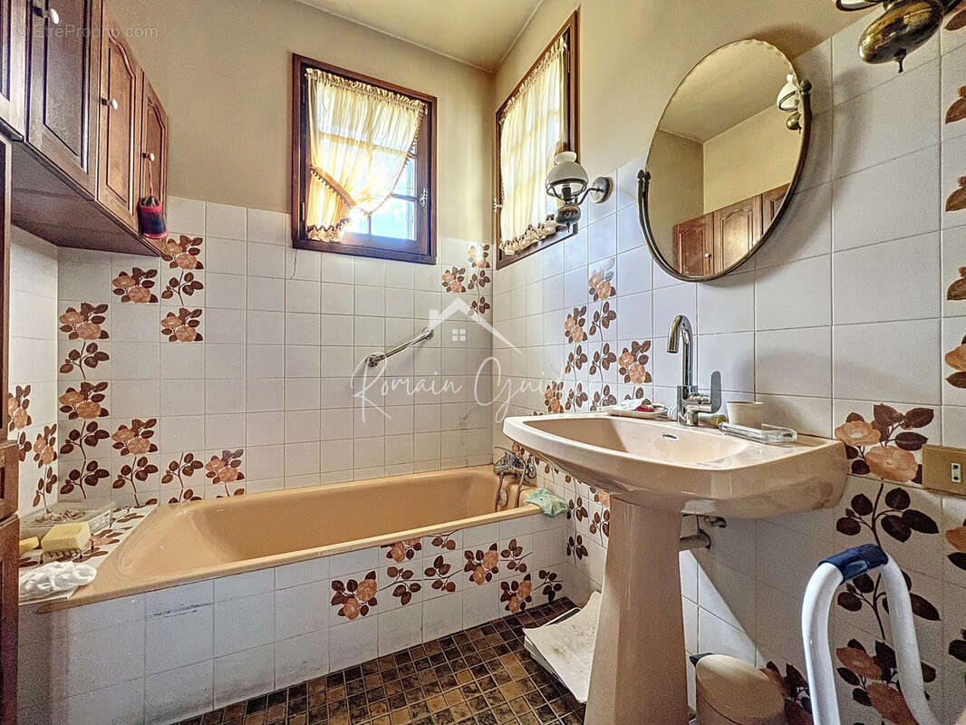 Maison à SAINT-GEORGES-DE-LUZENCON