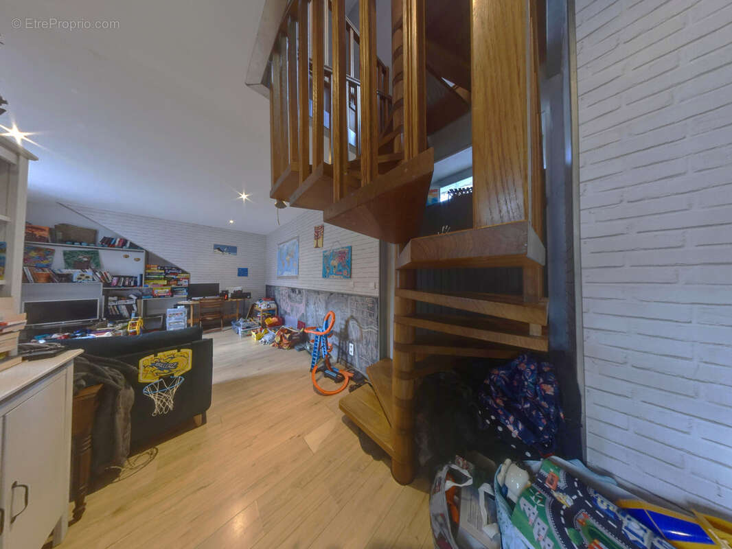 Maison à LES OLLIERES-SUR-EYRIEUX