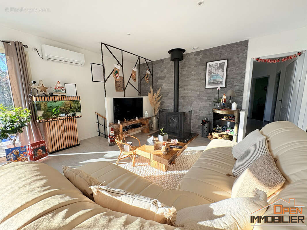 Maison à CARSAC-AILLAC