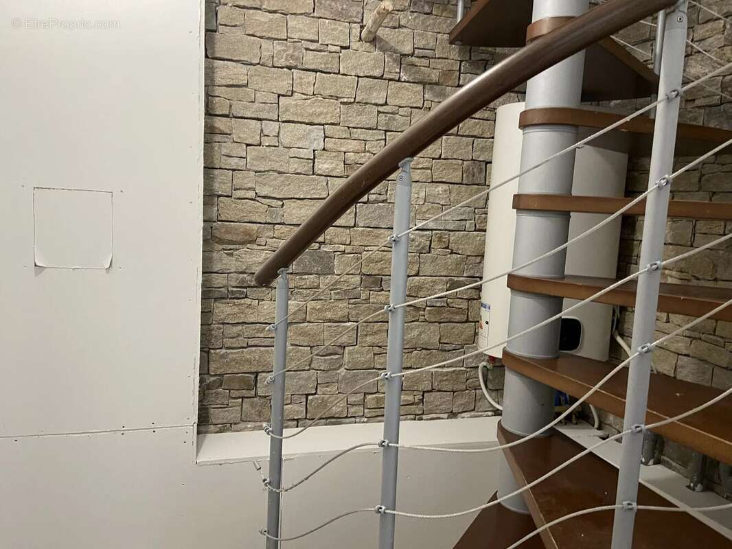 Appartement à POURRIERES